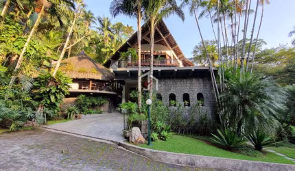 Casa em condomínio fechado com 4 quartos à venda na Praia do Lazaro, Ubatuba  por R$ 6.580.000