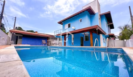 Casa em condomínio fechado com 3 quartos à venda na Praia da Lagoinha, Ubatuba  por R$ 1.520.000