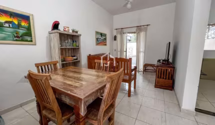 Casa com 4 quartos à venda no Jardim Carolina, Ubatuba  por R$ 900.000