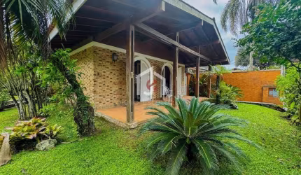 Casa em condomínio fechado com 3 quartos à venda na Praia do Lazaro, Ubatuba  por R$ 1.800.000