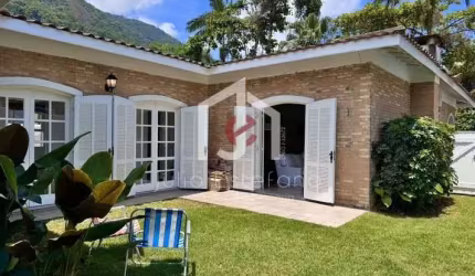 Casa em condomínio fechado com 4 quartos para alugar na Praia do Lazaro, Ubatuba  por R$ 8.500