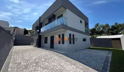 Sobrado Novo em Quatro Barras com  3 suítes.