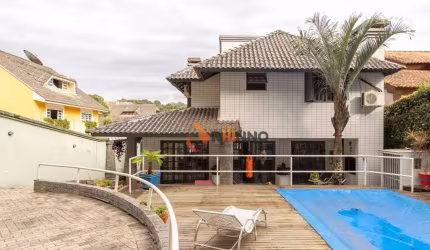 Casa com Piscina e 4 quartos Santa Felicidade