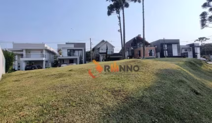 Terreno em Condomínio no Bairro Abranches