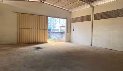 Alugo galpão casa n mais de 400 m2 a 100 m2 do mar bairro jardim Oceania   João Pessoa PB.