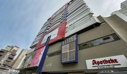 Apartamento quadra mar em meia praia, Meia Praia, Itapema - SC
