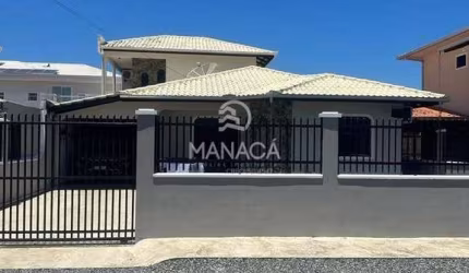 Casa 4 quartos 1 suíte no centro de Barra Velha 700 metros da praia