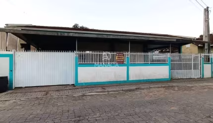 Casa ampla de alvenaria com ponto comercial ramo Oficina Mecânica