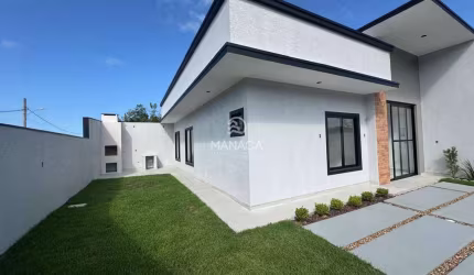 Casa de esquina com espaço externo