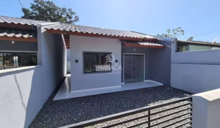 Apresentamos três casas, projetadas para oferecer conforto e qualidade de vida.
