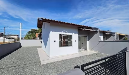 Apresentamos três casas, projetadas para oferecer conforto e qualidade de vida.