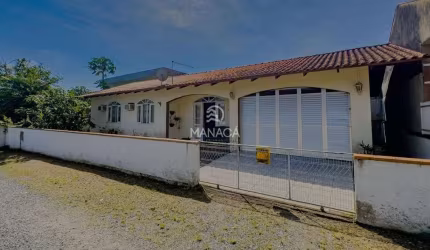 Casa com 3 quartos sendo 1 suíte 300 metros do mar no Itajuba