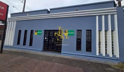 Loja Comercial de frente para Av. Jacob Macanhan - com 157,00m² contendo 2 bwc , ampla sala comercial mais cozinha Cozinha toda azulejada, com 2 bwc. Piso todo em cerâmica, teto rebaixado em gesso.