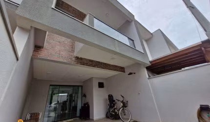 Sobrado com 2 dormitórios à venda, 84 m² por R$ 659.000,00 - Centro - Balneário