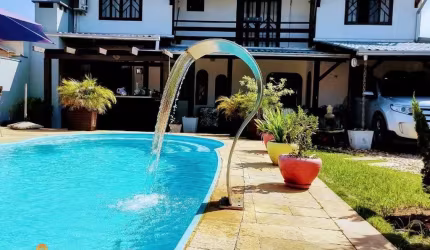 Sobrado com piscina centro de Balneário Piçarras SC