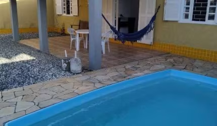 Casa com Piscina a apenas 350m do Mar