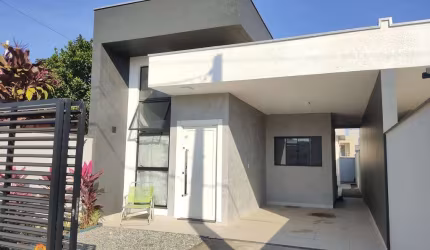 Casa nova, pronta para morar, 3 dormitórios, sendo 1 suíte à venda, 85 m² por R$