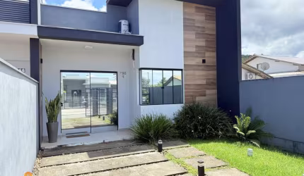 Casa à venda no bairro itajubá, em rua calçada!