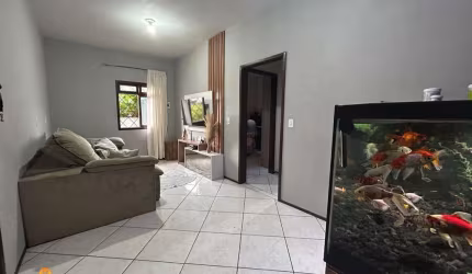 Casa sozinha em amplo terreno, em Balneário Piçarras. À venda por apenas R$520.0