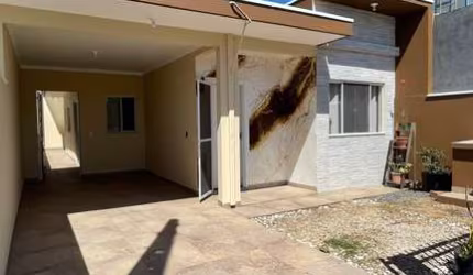 Casa semi mobiliada, com 3 dormitórios, no bairro Itajuba, em Barra Velha/SC. À