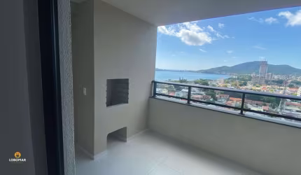 Apartamento vista mar, com 03 dormitórios, à apenas 150m do mar, em Armação-Penh