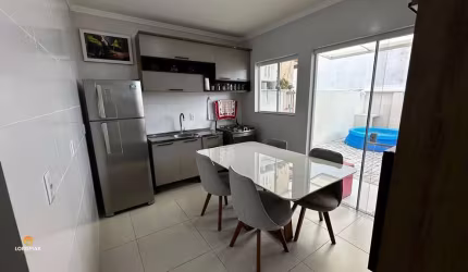 Sobrado com 2 suítes no Centro de Balneário Piçarras-SC. À venda por R$549.000,0