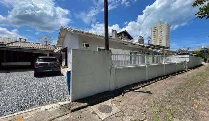 Casa com 3 dormitórios à venda, 130 m² - Centro - Balneário Piçarras/SC