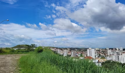 Terreno à venda no Jardim Amália, Volta Redonda  por R$ 430.000