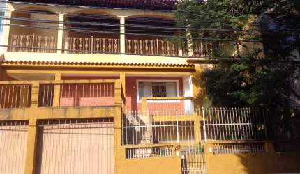 Casa com 6 quartos à venda no Jardim Amália, Volta Redonda  por R$ 650.000