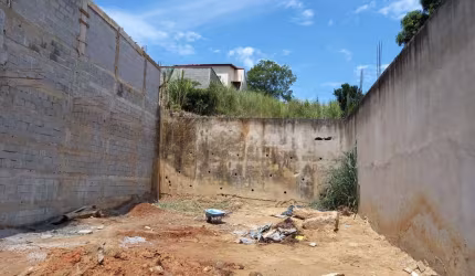 Terreno à venda no Parque das Garças, Volta Redonda  por R$ 150.000
