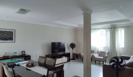 Casa com 3 quartos à venda no Dom Bosco, Volta Redonda  por R$ 550.000