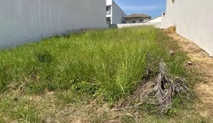 Terreno à venda no Jardim Amália, Volta Redonda  por R$ 420.000