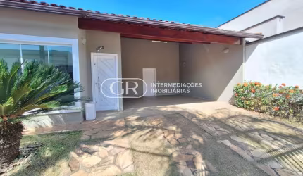 Casa linear na Morada da Colina com piscina