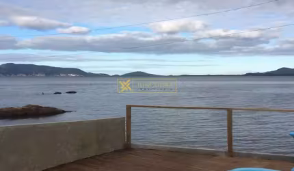 Casa com 214 m² à venda em São José - SC