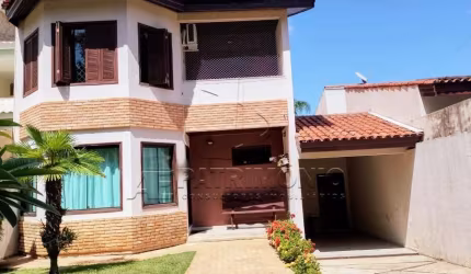 CASA EM CONDOMINIO COM 2 DORMITORIOS, 1 SENDO SUÍTE COM CLOSET E HIDRO