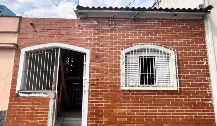 CASA TERREA CENTRO COM 2 DORMITORIOS