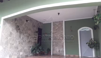 CASA TERREA 3 QUARTOS SENDO 1 SUITE EUROPA