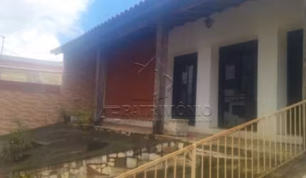CASA TERREA CENTRO COM 3 QUARTOS SENDO 1 SUITE