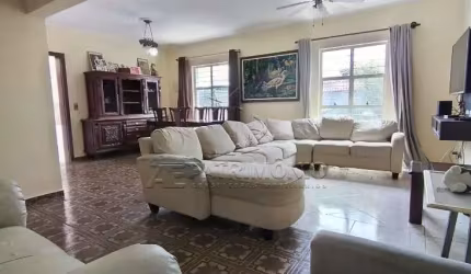 CASA TERREA ASTRO COM 3 QUARTOS SENDO 1 SUITE