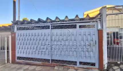 Casa na Vila Assis com 3 dormitórios sendo 1 suíte.
