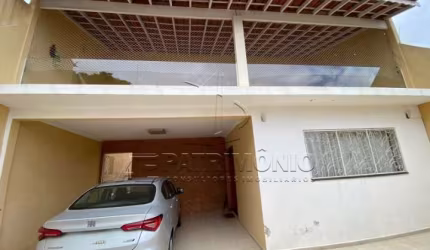 CASA ASSOBRADADA CARVALHO COM 3 SUITES