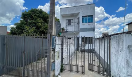 CASA ASSOBRADADA LOPES DE OLIVEIRA COM 2 QUARTOS