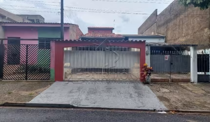 CASA 3 QUARTOS SENDO 1 SUITE VITÓRIA RÉGIA