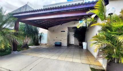 CASA ASSOBRADADA MONTE BELLO COM 3 QUARTOS SENDO 1 SUITE