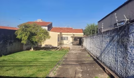 CASA 2 QUARTOS SENDO 1 SUITE CARVALHO