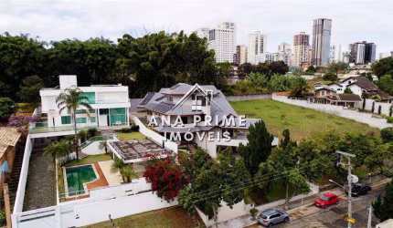 Sobrado de 693m² de area construida com 5 suítes-
Jd.Colinas