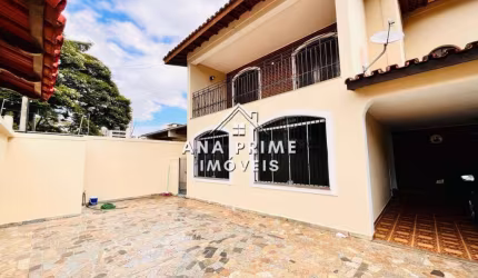 Sobrado 401m² - 4 dormitórios, 2 suítes - Jardim Esplanada