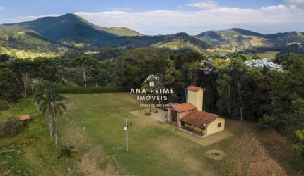 Belíssimo Sítio em St. A. do Pinhal - Vista Exuberante da Pedra do BAÚ