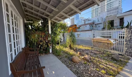 CASA RESIDENCIAL - PRAIA DOS AMORES EM BALNEÁRIO CAMBORIÚ