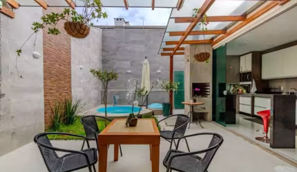 CASA TRIPLEX RESIDENCIAL - PRAIA DOS AMORES EM BALNEÁRIO CAMBORIÚ